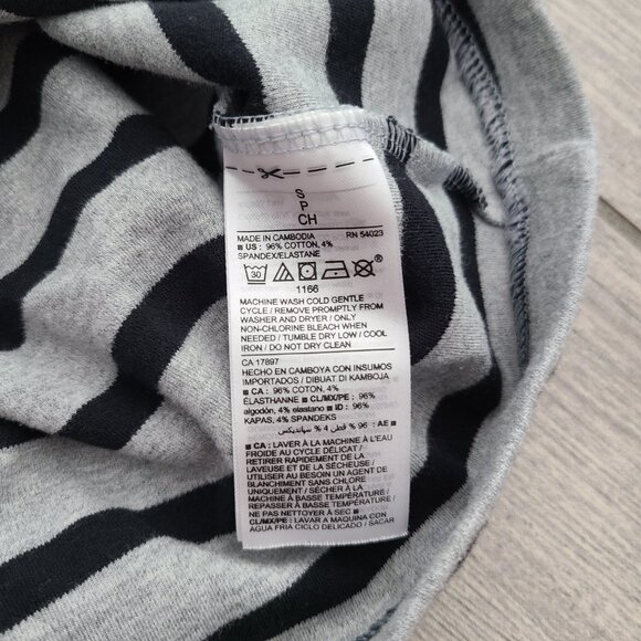 Old Navy Gray & Black Striped 3/4 Sleeve Knit Dress Size Women’s Small - Picture 10 of 11